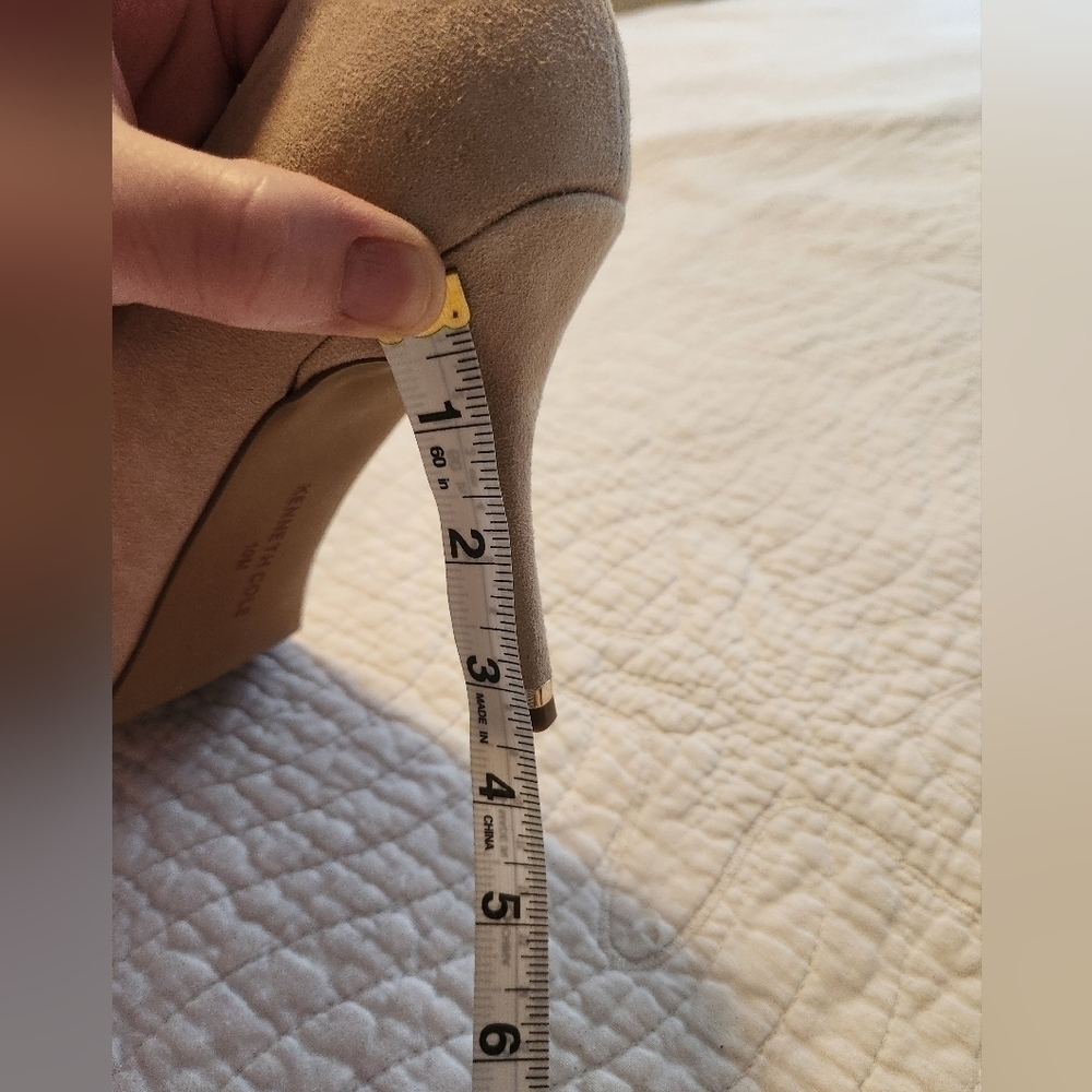 Kenneth Cole Romi Suede Size 10 Pumps - Picture 10 of 10